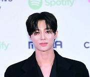 '선재 효과' 변우석, 김남길 꺾고 스타랭킹 男배우 2위