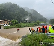 제천서 불어난 강물에 고립된 5명 전원 구조