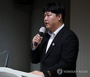 추모사 하는 교사유가족협의회 대표