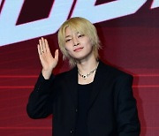 [종합] '재계약 도장 쾅' 스트레이 키즈 "이번엔 로제 마라맛, 가요계 씹어먹겠다"