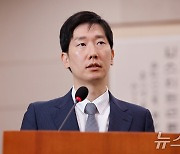 질의에 답하는 김규현 변호사