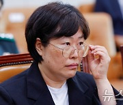 법사위 출석한 유재은 법무관리관