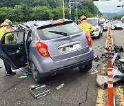 밀양서 신호대기 후 출발한 SUV, 중앙선 넘어 화물차 충돌 … 운전자 숨져