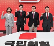 元 “폭로 일삼는 대표” vs 韓 “문재인 왜 칭찬했나”