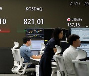 코스피, 결국 2800선 무너져… SK하이닉스·삼성전자, 모두 약세