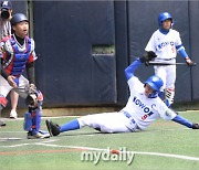 [MD포토] 전현준 '멋진 슬라이딩 득점'