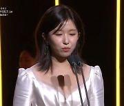 윤가이 신인 예능인상 “‘SNL’로 숨 쉬는 느낌”‥이수지 눈물[청룡시리즈어워즈]