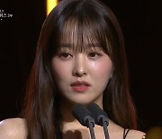 주연상 박보영, 눈물의 소감 “끝까지 버텨 아침을 만났으면”[청룡시리즈어워즈]