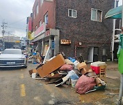 침수피해 겪은 당진전통시장상인, "도망갔다 왔다"