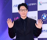 포즈 취하는 지석진