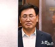 인사청문회 준비 사무실 출근하는 유상임 후보자