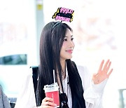 에이핑크 오하영, '팬들에게 생일 축하 받고 미소 활짝' [사진]