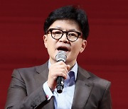 ‘한동훈의 시간’ 신드롬일까, 신기루일까…그의 앞에 놓인 세 개의 고비