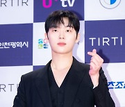 [T포토] 최현욱 '이 하트, 내 마음이야'