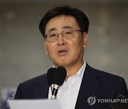 질문에 답하는 유상임 신임 과기부 장관 후보자