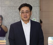 출근하는 유상임 신임 과기부장관 후보자