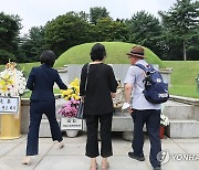 이승만 전 대통령 묘역 참배