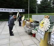 이승만 전 대통령 묘역 참배