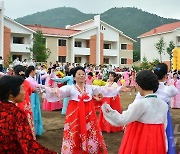 北, 고원군에 새 살림집 건설…"두메산골에도 새집들이"