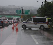 남부 다시 폭염, 중부 다시 폭우···비와 땀에 젖는 날의 연속