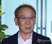 올특위 4차 회의 참석하는 임정혁 공동위원장