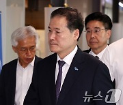 미국 출국하는 김영호 통일부 장관