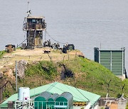 [속보] 軍 "전 전선에서 대북 확성기 방송"…北오물풍선 대응