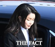 '김건희 비공개 조사'... 민주당 "탄핵 청문회 앞둔 소환 쇼"