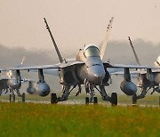 [단독]美해병대 호닛(F/A-18) 전투기 10여대 수원 기지 전개