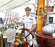 Mexican Navy tall ship Cuauhtémoc carries goodwill to Korea during training cruise