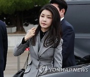 대통령실 “현직 대통령 부인 조사에 ‘특혜’ 주장 과도”