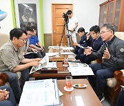 김진열 군위군수, 강기정 광주시장과 광주시 군 공항 이전 사업 관련 의견 교환