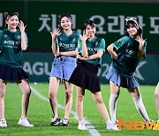 버스터즈, 신나는 축구장 무대[포토엔HD]