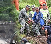 中폭우에 하루새 70여명 사망·실종…태풍 2개 북상 초긴장