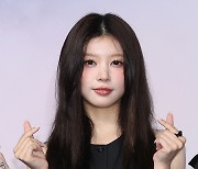 [포토S] 아일릿 모카, '하트 뿅뿅'