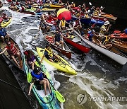 Canada Rideau Canal Lock and Paddle