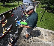 Canada Rideau Canal Lock and Paddle