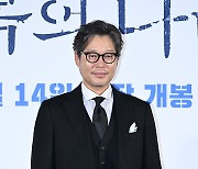 [mhn포토] 유재명 '멋진 수트 핏'