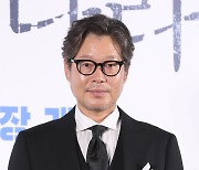 [E포토] 유재명, '전두환 모티브 한 전상두'