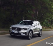 볼보 XC40, 꾸준한 인기… 올해 상반기 ‘프리미엄 콤팩트 SUV’ 판매 1위 질주