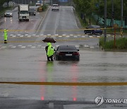 거센 장맛비에 속수무책…침수車 3500대 육박