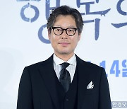 [포토] 유재명, '부드러운 눈빛'