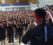 임금교섭 앞두고 전국서 1200명 모여 ‘세 과시’ 집회...삼성노조 파업 마무리될까