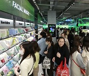 아마존 점령한 한국 화장품 …외국인들 주식까지 '싹쓸이'