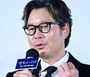 ‘행복의 나라’ 유재명 “면도한 머리로 5개월 생활, 아내도 많이 놀라”