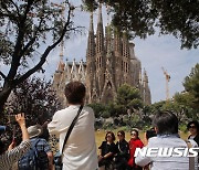 "伊 베네치아 이어 너도?"…스페인 바르셀로나, 단기 관광객 세금 인상