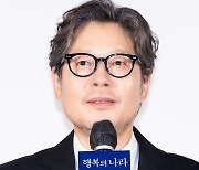 [T포토] 유재명 '진중한 답변'