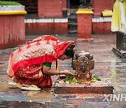 NEPAL-LALITPUR-SHRAWAN-PRAYERS