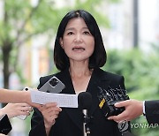 與 "野, 이진숙 '인격 살인'…낙마 결론내고 청문회 왜 하나"