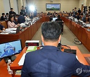 환경장관 청문회서 野 "이해충돌·위장전입" 與 "억지스럽다"